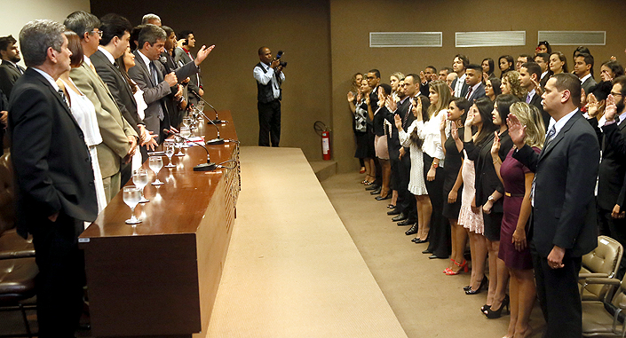 Perseverança é a palavra chave do discurso da Dra. Marielle Brito em entrega de carteira